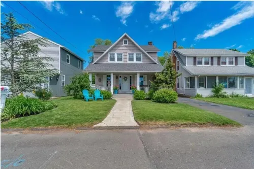 Cozy Home Right on Cosey Beach