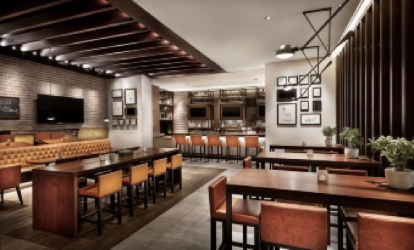 Hilton Garden Inn Dubai, Mall Avenue