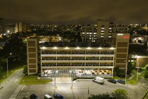 塞薩爾斯卡曼博士酒店