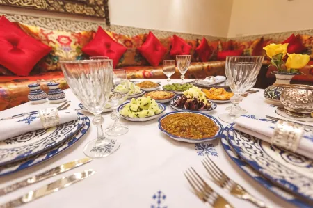 摩洛哥傳統庭院瑪雅套房及水療飯店