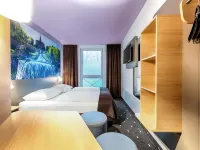 B&B HOTEL Kassel-Süd Hotels near New Gallery
