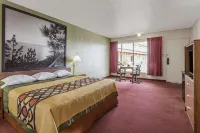 Super 8 by Wyndham Wells