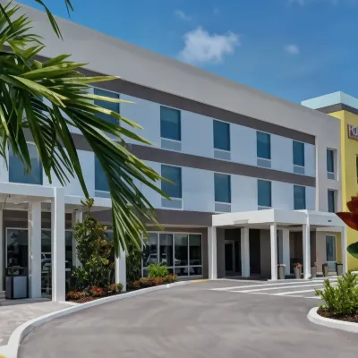 Home2 Suites by Hilton Naples I-75 Pine Ridge Road Hotel a Collier County