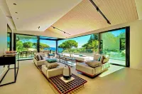 Beautiful, quiet villa with sea view Hotels in Gassin