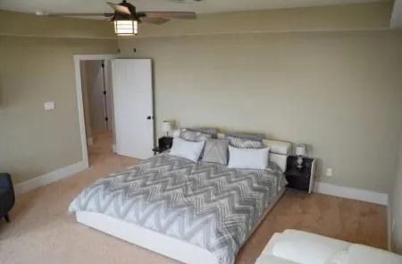 Livingston Lake Living Отели в г. Оналяска