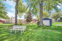 New! Sunset Shores: Lakefront home with private pier/huge fenced yard!