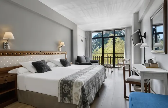 坎丹丘雪絨花酒店