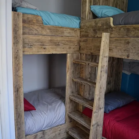 Ty Glyndwr Bunkhouse, Bar and Cafe Отели рядом с достопримечательностью «Замок Долбадарн»