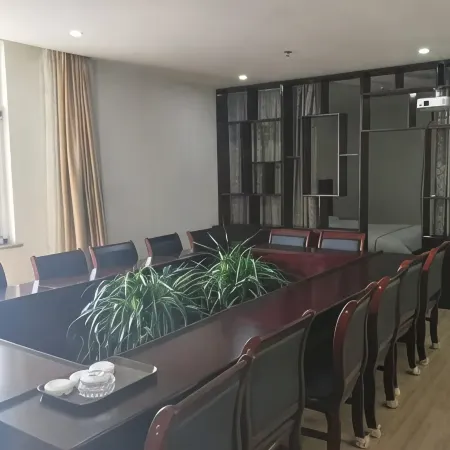 Pingdingshan Huayue Qian Hotel (Henan University of Urban Construction Bai Gui Lake Wetland Park)