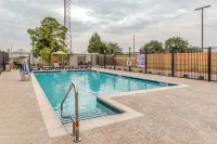 Sleep Inn & Suites - Bryan - Pools