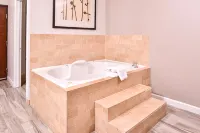 Quality Inn & Suites - Hot Tub