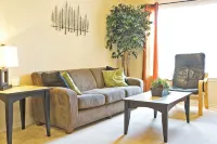 "Spacious 4-Bedroom Apartment in the Heart of Warrensburg near UCM!