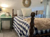 Cozy 2-bedroom Lakehouse on the South Bayou of Hamlin Lake Hotel a Hamlin Township