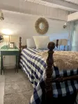 Cozy 2-bedroom Lakehouse on the South Bayou of Hamlin Lake - 3-Star