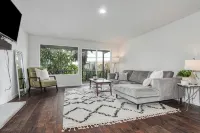 Downtown Kirkland - Modern 3rd Street Retreat