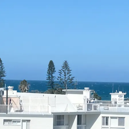 NEW BEACH Luxury 3B 2B unit - Ocean Views!  250m to Buddina Beach!