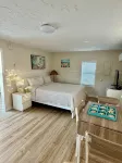 Palm Cottage - Sleeps 4  Summer Fun ..Lobster Season.
