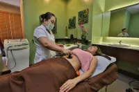 Crown Regency Hotel & Towers - spa
