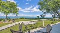 Shoreline Serenity - 2 Private Acres - 4-Star