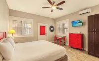 Key West Style Cottage - with pool/hot-tub