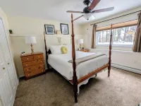 Beth's Place - On the River - W/ Hot Tub, Pickleball Court & Putting Green