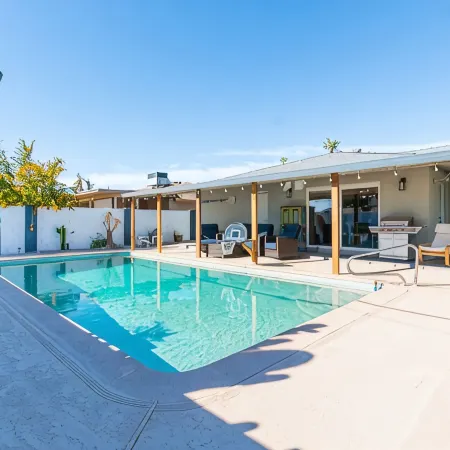 Peoria Paradise -Spacious 4 Bed w/ Heated Pool, Putting Green, Amazing Backyard!