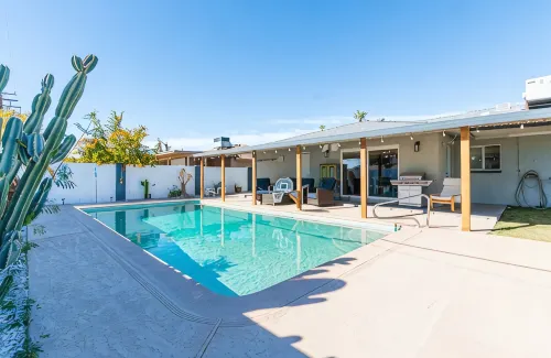 Peoria Paradise -Spacious 4 Bed w/ Heated Pool, Putting Green, Amazing Backyard! - บังกะโล