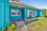 Beachy Keen Charming 2-bedroom 6 min from the beach . Sleeps 8ppl~ boat/RV pking - Bungalows