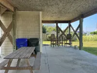 Charming and convenient 4 BR house in the heart of Surf City! - Wifi