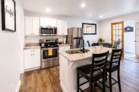 1 Mile from Spirit Mountain Casino! Cozy apartment that sleeps 6