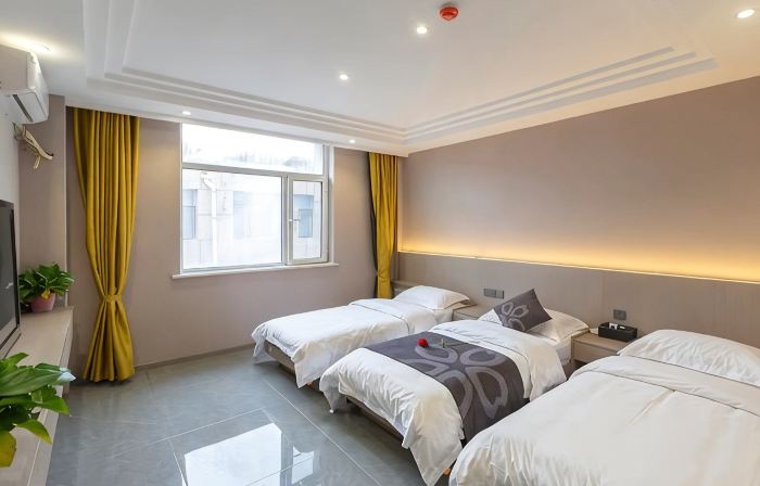 Red Hall Junyue Hotel (Jinlong Times Square)
