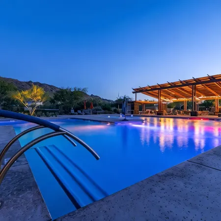 Brand New Modern Gated 3Br Retreat – Pool, Jacuzzi, Gym & Stunning Views Отели рядом с достопримечательностью «Саут Маунтин Парк Сценик Драйв»