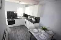 Beautiful House /Free parking 10min fromCity  Centre. - Bungalows