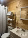 Mallard, Cozy cabin with WiFi and AC in lovely Stevenson. Perfect weekend stay .