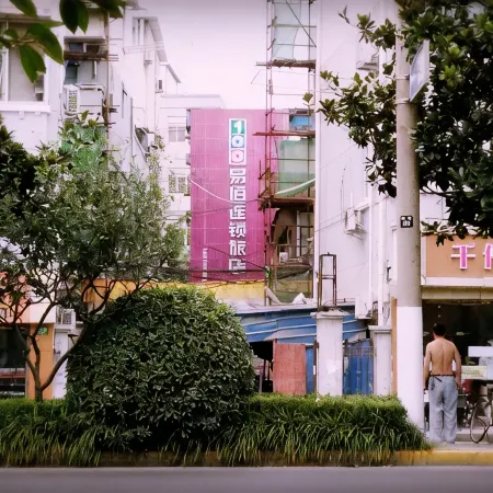 100 Inn (Shanghai Jiangpu Road Metro Station) Отели рядом с достопримечательностью «Янпу»