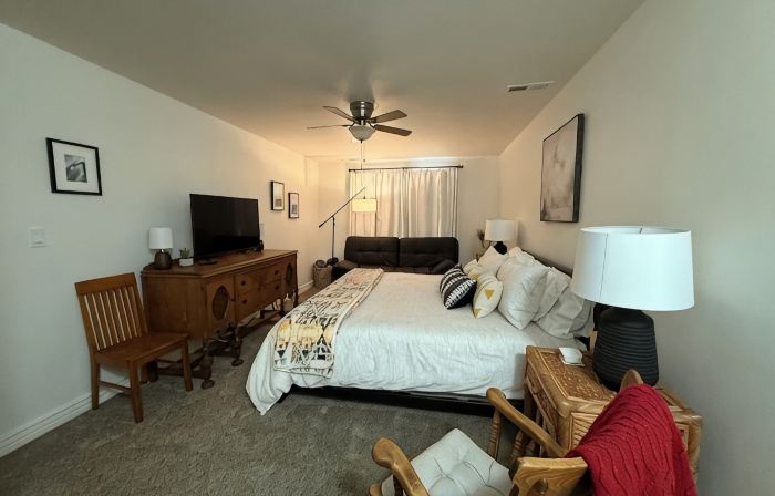 Lake Front Condo - You’ll never want to leave! Licensed. Air conditioned.