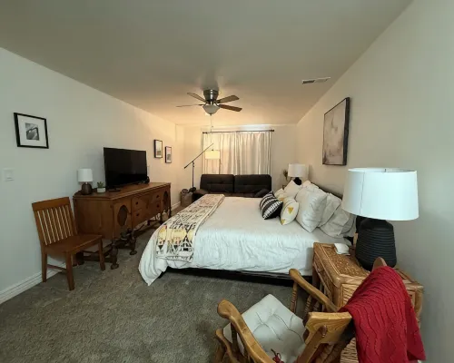 Lake Front Condo - You’ll never want to leave! Licensed. Air conditioned. ポルソンのホテル