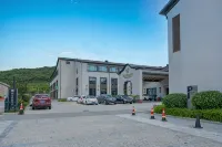 Yooler Resort Hotel - موقف سيارات