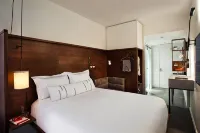 Arlo NoMad