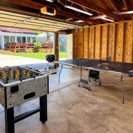 Game Room.Bar.Firepit.Renovated & Modern Retreat!