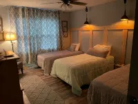 Guest Suite Sleeps 19 with 7 Bedrooms Just 10 Miles from the U of I!! - 4-Star