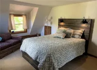 1/2 mile to EVL, Lake, HOT TUB, Pets welcome