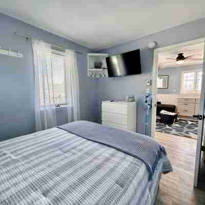 2BR Condo, Walk to Everything, WiFi, AC, Parking - Fireworks, Sleeps 6 Rooms