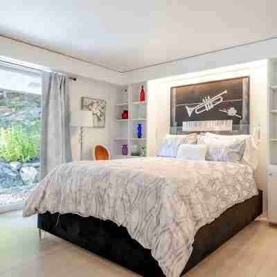 Charming and quiet rental 3 miles from the Mt. Mansfield skiing area Rooms