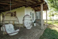 Muletown Manor • Tennessee Charm • Sleeps 10 • Fish Pond • Horse • Sunset Views