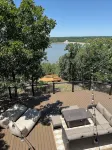 INCREDIBLE Lakehouse on Skiatook Lake! 4 bed/4 bath- HUGE deck overlooking lake! - Wifi