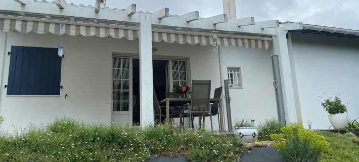 Single-storey house 2 kms from the beach, close to shopping centers Hotels in Anglet