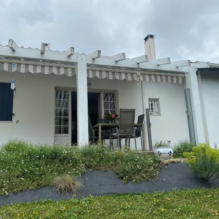 Single-storey house 2 kms from the beach, close to shopping centers