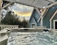 Luxury Treehouse Cabin with Jacuzzi and stunning views! - 4-Star