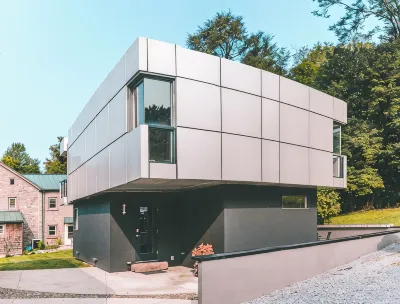The Cube – A One-of-a-Kind Modernist Country Retreat  호텔